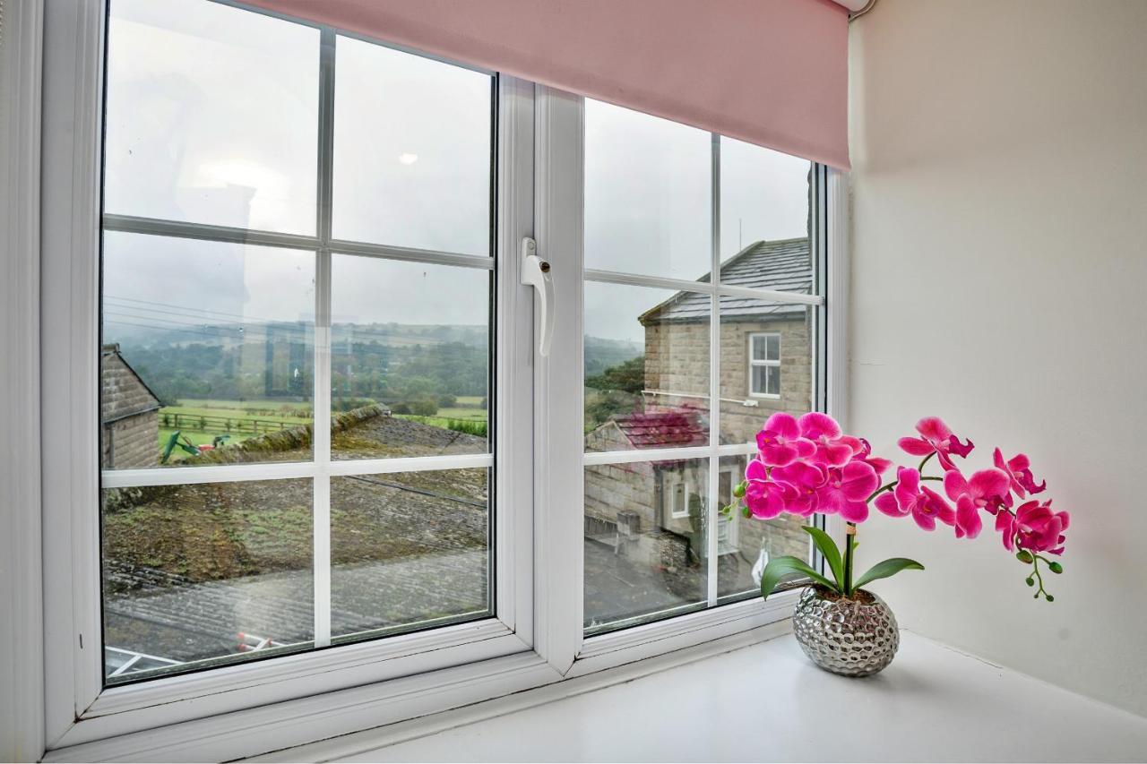 Finest Retreats - Cloggers Cottage Darley エクステリア 写真