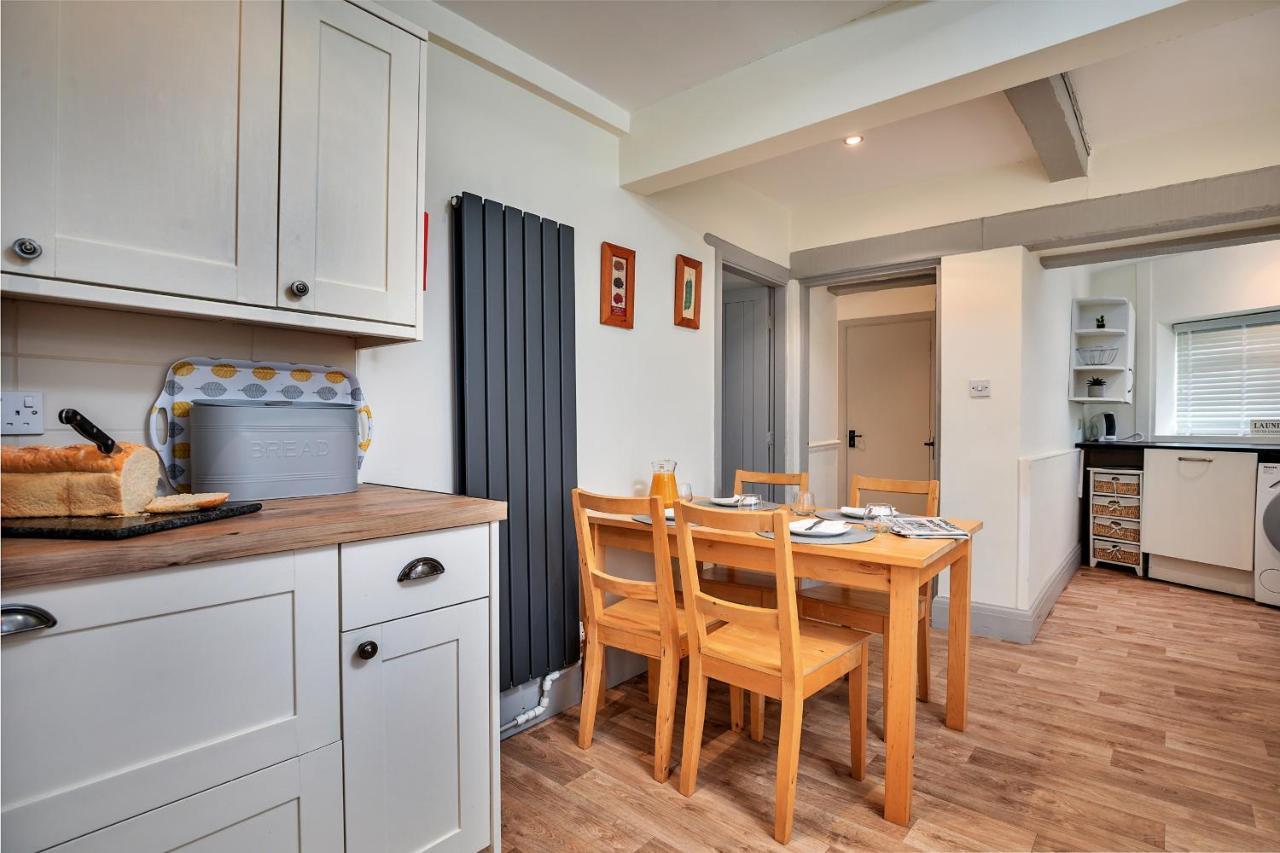Finest Retreats - Cloggers Cottage Darley エクステリア 写真